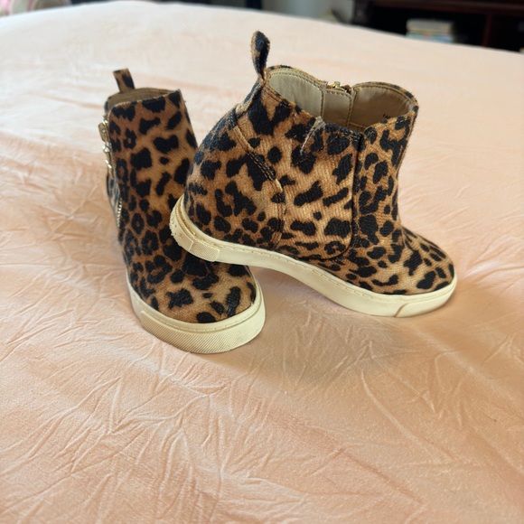 🛑SOLD 🛑 Girls Gianni Bini Leopard Print Bootie - Picture 2 of 10